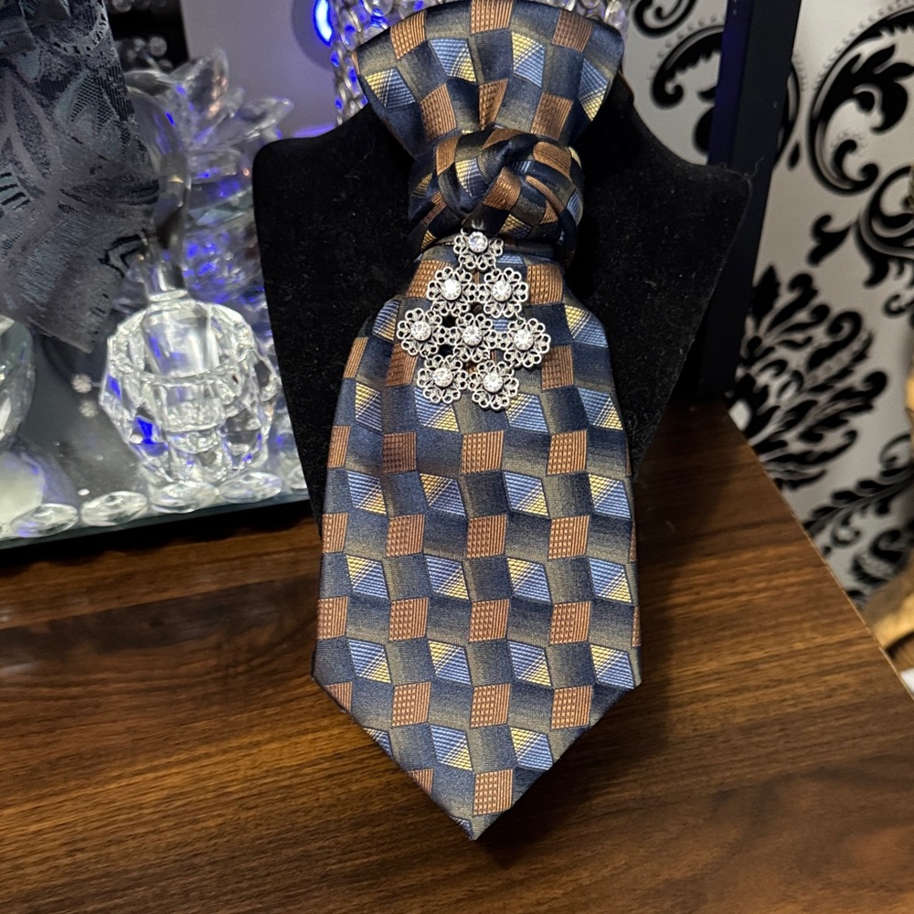 Elegant Geometric Patterned Tie